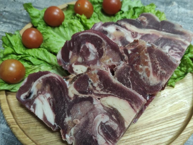 Мясо голов говяжье со щекой